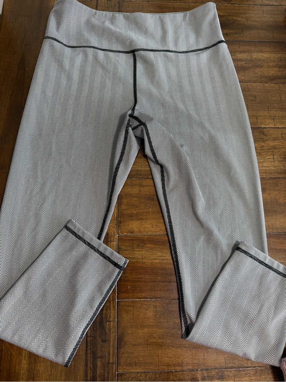ZYIA women’s Black & White Herringbone Jeggings